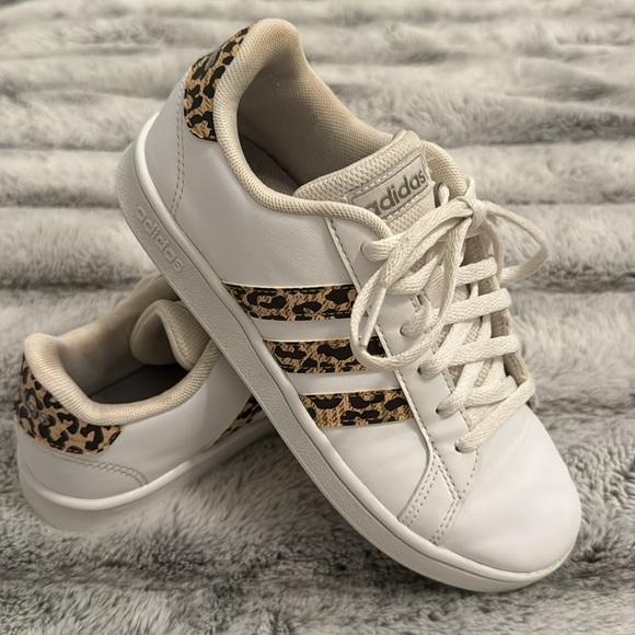 Adidas Girls Size 2 Cheetah Shoes - Size 2 - Picture 1 of 6